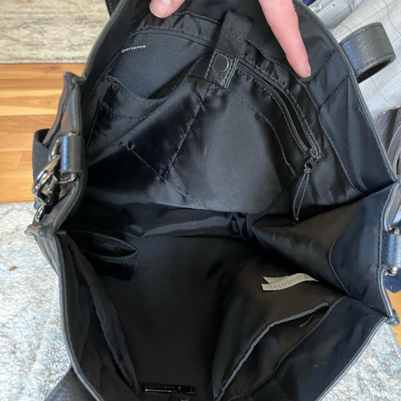 Lululemon Now and Always Tote *15L
Black Tone on Tone Manifesto Print W9CKRS - Picture 5 of 8